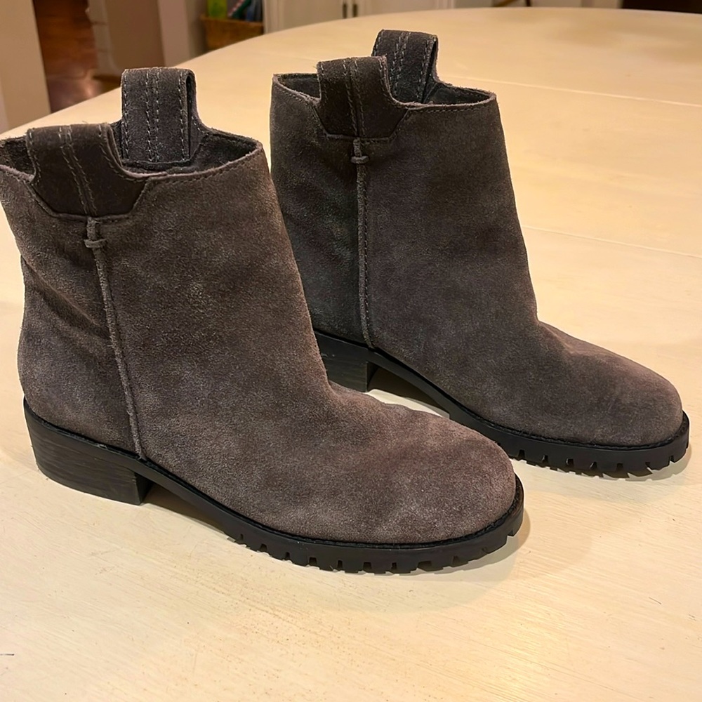 Women’s Splendid gray suede boots 8.5